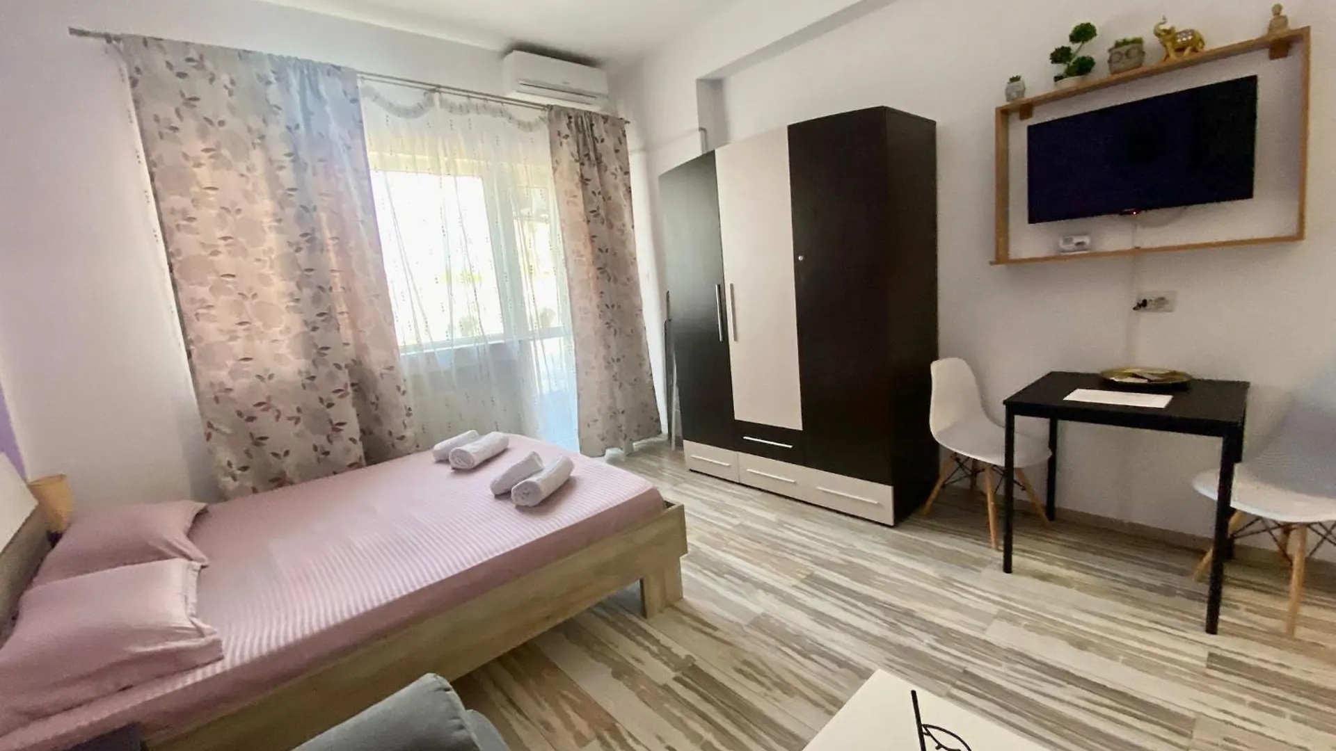 Kira'S Exclusive Group 6-Apt' 26 People' 8 Rooms' Bucharest Apartment