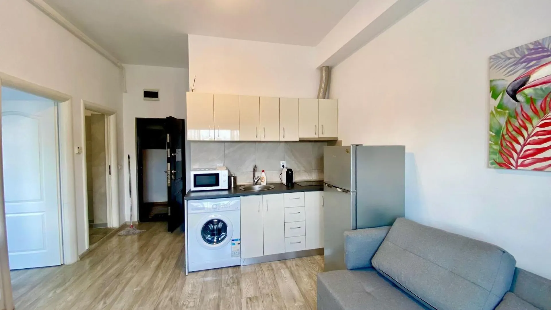 Apartment Kira'S Exclusive Group 6-Apt' 26 People' 8 Rooms' Bucharest Romania