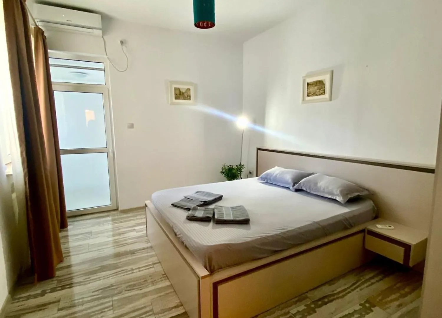 Kira'S Exclusive Group 6-Apt' 26 People' 8 Rooms' Bucharest Apartment