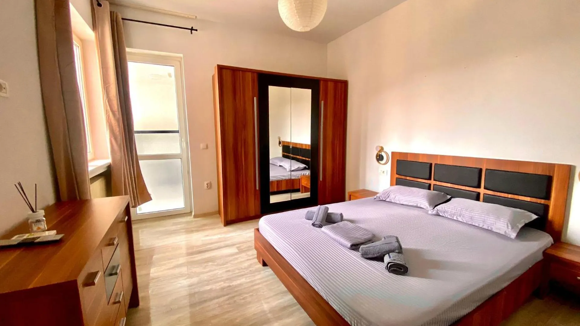 Kira'S Exclusive Group 6-Apt' 26 People' 8 Rooms' Bucharest Romania