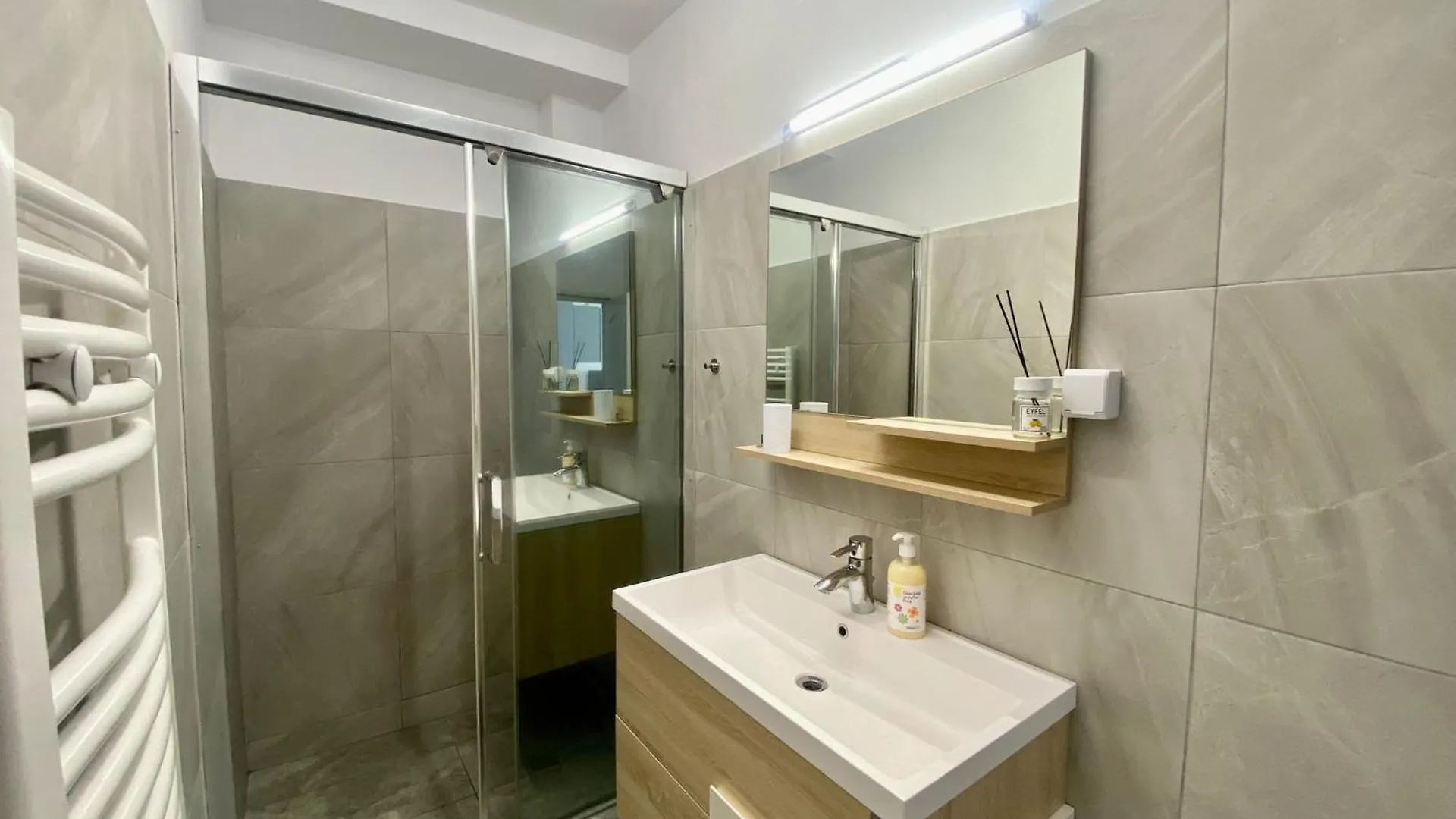 Apartment Kira'S Exclusive Group 6-Apt' 26 People' 8 Rooms' Bucharest